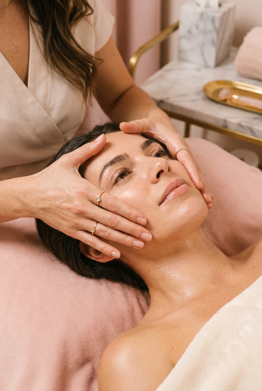 Масаж на лице в Bijue Beauty – релаксиращ и лифтинг масаж, София